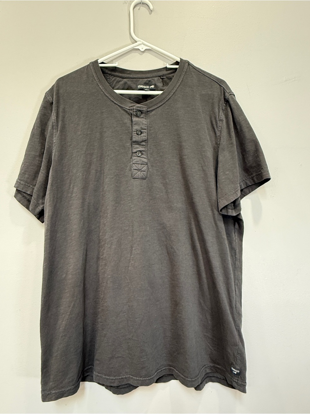 Toad&Co Men’s Charcoal Henley Short Sleeve Shirt